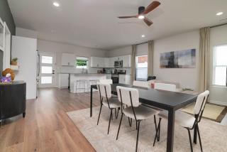 Modern Ranch Fenced Backyard - 6 mins to South End - 8