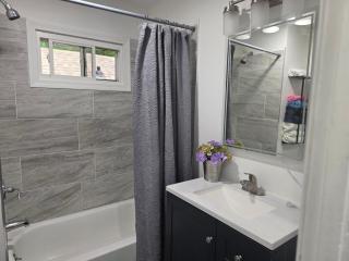 Charming 3 bedroom 2 bath home in Bloomfield with wishing well - Bloomfield - 9