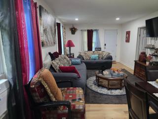 Charming 3 bedroom 2 bath home in Bloomfield with wishing well - Bloomfield - 6
