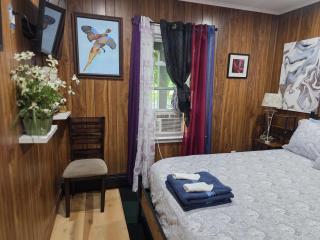 Charming 3 bedroom 2 bath home in Bloomfield with wishing well - Bloomfield - 3