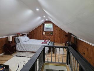 Charming 3 bedroom 2 bath home in Bloomfield with wishing well - Bloomfield - 1