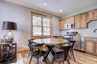 Main Street Retreat Apartment - 5