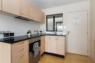 Newmarket Apartment - Queen Bed with Private Bathroom, Free Parking Provided - Auckland - 1