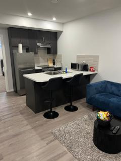 Short stay Basement - Calgary - 0