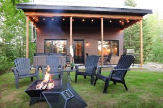 Le Geai Bleu - Waterfront Chalet with Spa - Valcartier Station - 9