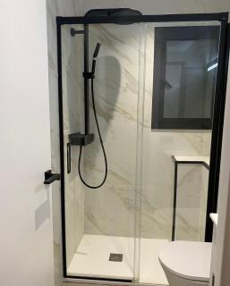 Habitación Grande en Apartamento Compartido - 1