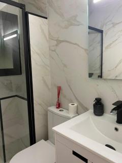Habitación Grande en Apartamento - Sant Boi del Llobregat - 2
