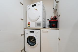 Luxury Griffith Retreat steps from Iconic Manuka - Hosted by Canstay - 1