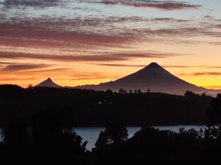 Vista de Volcanes, Lago y Valle - Llanquihue - 2