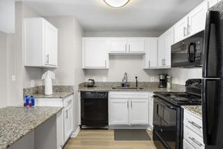 2BR Spacious Getaway Near Dwntown, Pool, UT Austin - Austin - 9