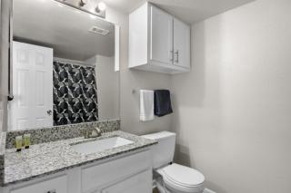 2BR Spacious Getaway Near Dwntown, Pool, UT Austin - Austin - 8
