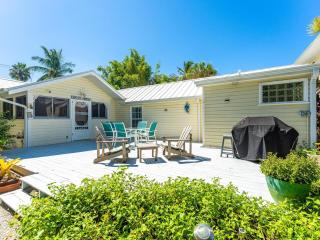 Amazing Village Cottage! Walk to Whitney Beach! - Longboat Key - 2