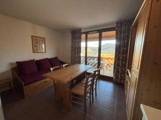 Appartement lumineux 3 pièces avec balcon et parking - FR-1-593-135 - Les Angles - 0