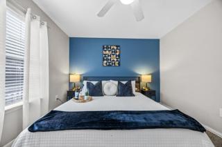 2BR Modern Hideaway near Downtown, Gated, Pool - Austin - 9