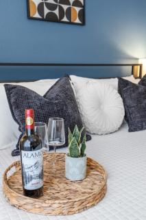 2BR Modern Hideaway near Downtown, Gated, Pool - Austin - 5
