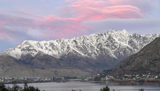 Stunning & modern home with fantastic lake views - 4