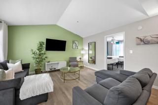 3BR Luxe Oasis near Downtown, Pool, Gym, Bball Crt - Austin - 1