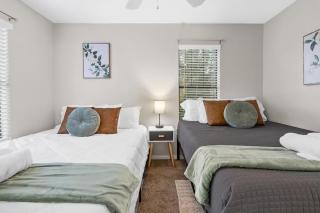 Cozy Retreat Near UT & Downtown - Austin - 9
