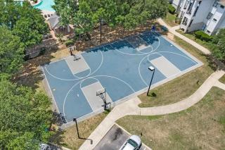 Cozy Retreat Near UT & Downtown - Austin - 2