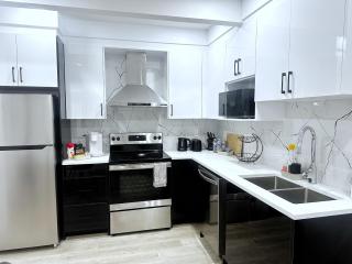 Cozy 2 bed Basement in SW Calgary Close to Banff, Spruce Meadows - Calgary - 3