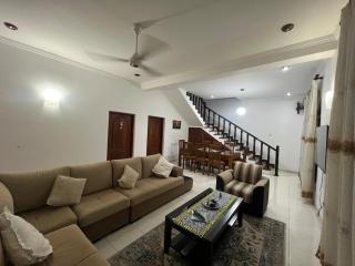 Cozy family home villa near stunning beach - Nayinamadama East - 0