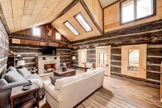 Private 4 acre waterfront cabin with Hot Tub - 2