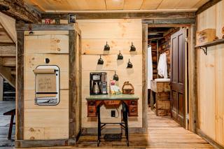 Private 4 acre waterfront cabin with Hot Tub - 8