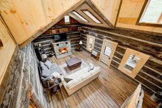 Private 4 acre waterfront cabin with Hot Tub - 9