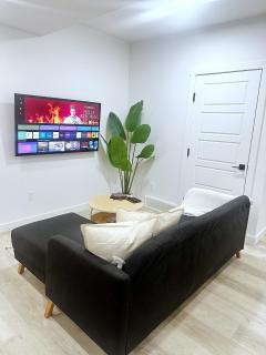 Cozy 2 bed Basement in SW Calgary Close to Banff, Spruce Meadows - Calgary - 5