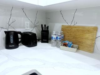Cozy 2 bed Basement in SW Calgary Close to Banff, Spruce Meadows - Calgary - 7