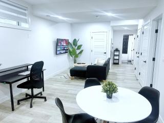 Cozy 2 bed Basement in SW Calgary Close to Banff, Spruce Meadows - Calgary - 8