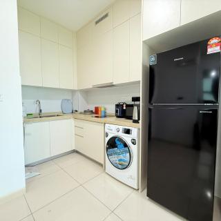 Macrolink 2B2R 7 pax Condo Medini near legoland - - 4