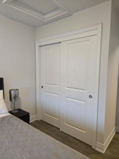 Modern 4 Bedroom Home -Oakville - Oakville - 8