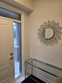 Modern 4 Bedroom Home -Oakville - Oakville - 2