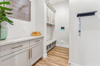 Modern 5BR Retreat with Hot Tub Cold Plunge & Park - 4