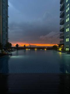 Panoramic Seaview 2BR near Airport Facing the Bay 6G - 8