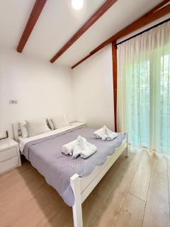 Private home with pool & beach, Vacation Near Center, Yard, BBQ, Mountain View, Free Parking - Belgrado - 3
