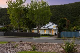 Beach Road Oasis - Waikawa Holiday Home - Picton - 0
