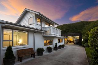 Beach Road Oasis - Waikawa Holiday Home - 8