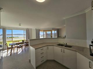 Pelican Shore Villa 1- Kalbarri WA - 7