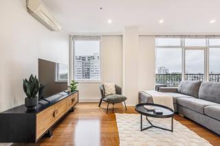 Cityscape Retreat - Modern Comfort near Yarra River - Melbourne - 0