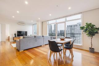 Cityscape Retreat - Modern Comfort near Yarra River - Melbourne - 9