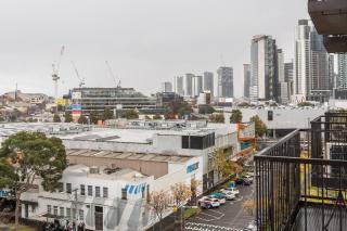Cityscape Retreat - Modern Comfort near Yarra River - Melbourne - 6