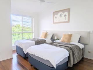 HEART OF Cotton Tree- walk to BEACH & RIVER - Maroochydore - 4