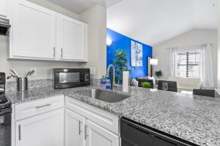 Modern 2BR Downtown Austin Pool, Gym, Parking - Austin - 9