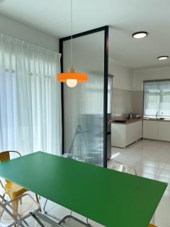Lake Grove 17 near Tambun 4BR - 8 PAX - 5