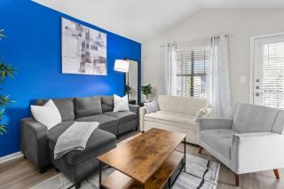 Modern 2BR Downtown Austin Pool, Gym, Parking - Austin - 3