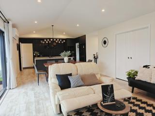 Black Pearl-4 bedroom brand new designer house - Prebbleton - 0