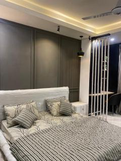 Bahria PH7 Luxe Apt Eiffel Views 2BR Comfort - Rawalpindi - 4