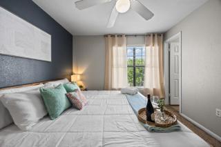 Stylish 2BR in Downtown, Pool Gym, near Airport - Austin - 9